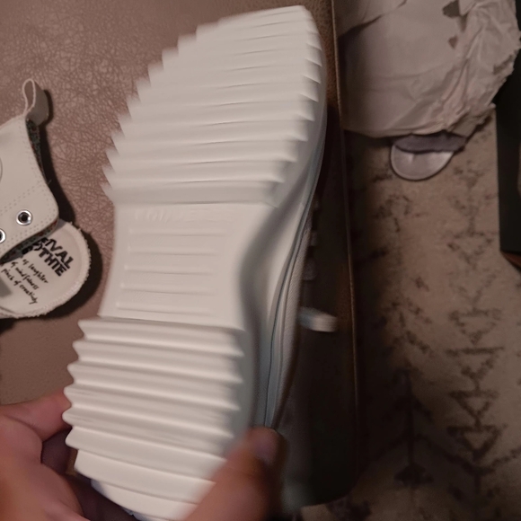 Converse White Run Star Hike Embroidered Women's Sneakers Shoes Platform A03560C - Picture 9 of 14